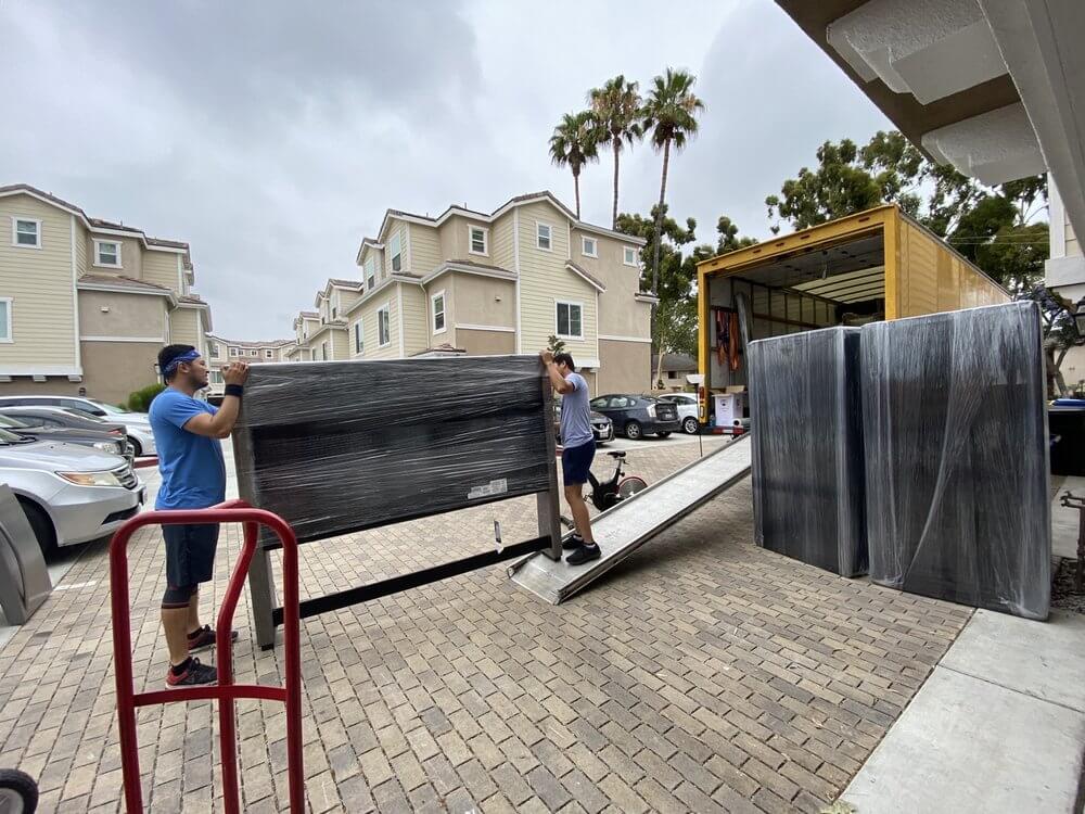 Cross-country packers and movers in Los Angeles